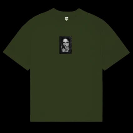 <div style="max-width: 800px; margin: 0 auto; padding: 60px 20px;">
<h2 style="font-size: 42px; font-weight: bold; margin-bottom: 20px; color: #1a1a1a;">
CAMISETA <span style="color: #ff8c00;">CDECKS</span>
</h2>
<p style="font-size: 18px; line-height: 1.8; margin-bottom: 20px; color: #333;">
Feita pra quem carrega atitude em cada movimento. A camiseta CDECKS traduz o lifestyle das ruas com caimento leve, toque macio e visual autêntico. Seja no rolê, na sessão ou no dia a dia, ela acompanha o ritmo sem perder o estilo.
</p>
<p style="font-size: 18px; line-height: 1.8; margin-bottom: 30px; color: #333;">
Detalhes pensados pra durar e um design que fala por si. Cada peça carrega a essência de quem vive o street de verdade — sem precisar provar nada pra ninguém.
</p>
<div style="background: #f5f5f5; border-left: 4px solid #ff8c00; padding: 20px; margin: 30px 0; border-radius: 8px;">
<h3 style="font-size: 24px; margin-bottom: 15px; color: #ff8c00;">Especificações</h3>
<ul style="list-style: none; padding: 0;">
<li style="padding: 8px 0; color: #333;">▸ Modelagem confortável com ótimo caimento</li>
<li style="padding: 8px 0; color: #333;">▸ Ideal para o dia a dia ou sessão de skate</li>
<li style="padding: 8px 0; color: #333;">▸ Visual clean que combina com qualquer fita</li>
</ul>
</div>
<p style="text-align: center; font-size: 20px; font-weight: bold; margin-top: 40px; color: #1a1a1a;">
Não é só uma camiseta. É sua identidade nas ruas. É <span style="color: #ff8c00;">CDECKS</span>.
</p>
</div>
